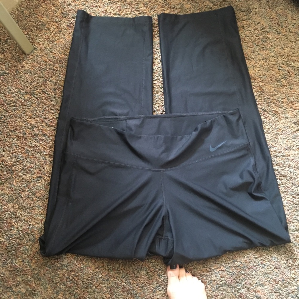 EUC Nike pant size 2 xl with Nike logo